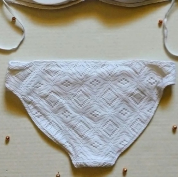 *SOLD*Aerie White Crochet Bikini Bottoms - Picture 4 of 5
